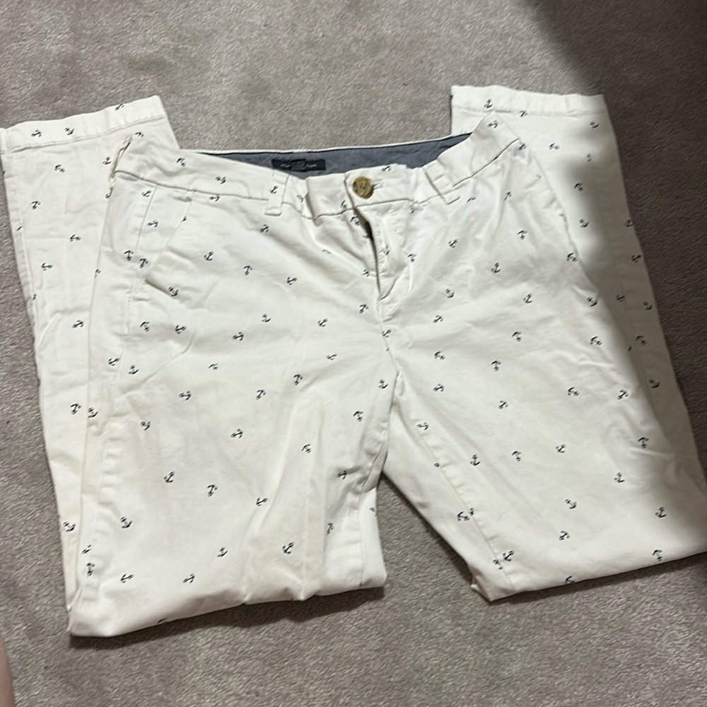 Tommy Hilfiger size 4 ankle length white pants with blue anchors